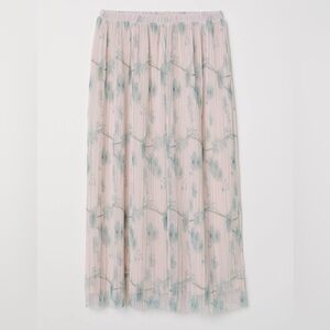 H&M Pleated Mesh Maxi Skirt Size 2 Color: Powder Pink